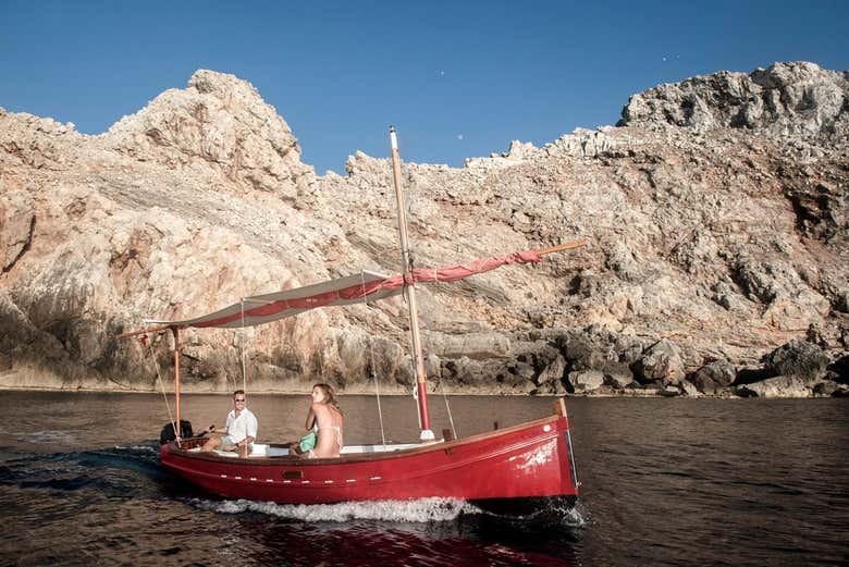 Navegando a bordo do barco tradicional