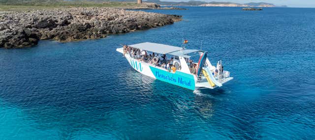 Passeio de barco pelas calas do norte de Menorca