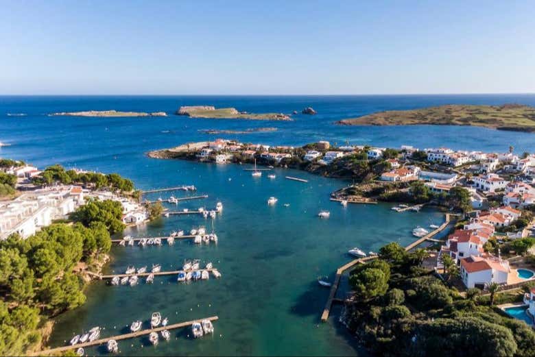 Panorâmica do porto e baía de Addaia